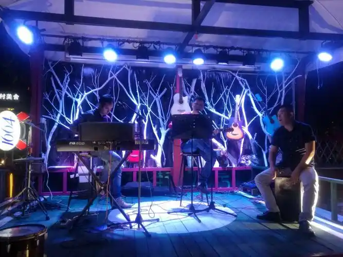 酒吧舞台,闲时听上一曲