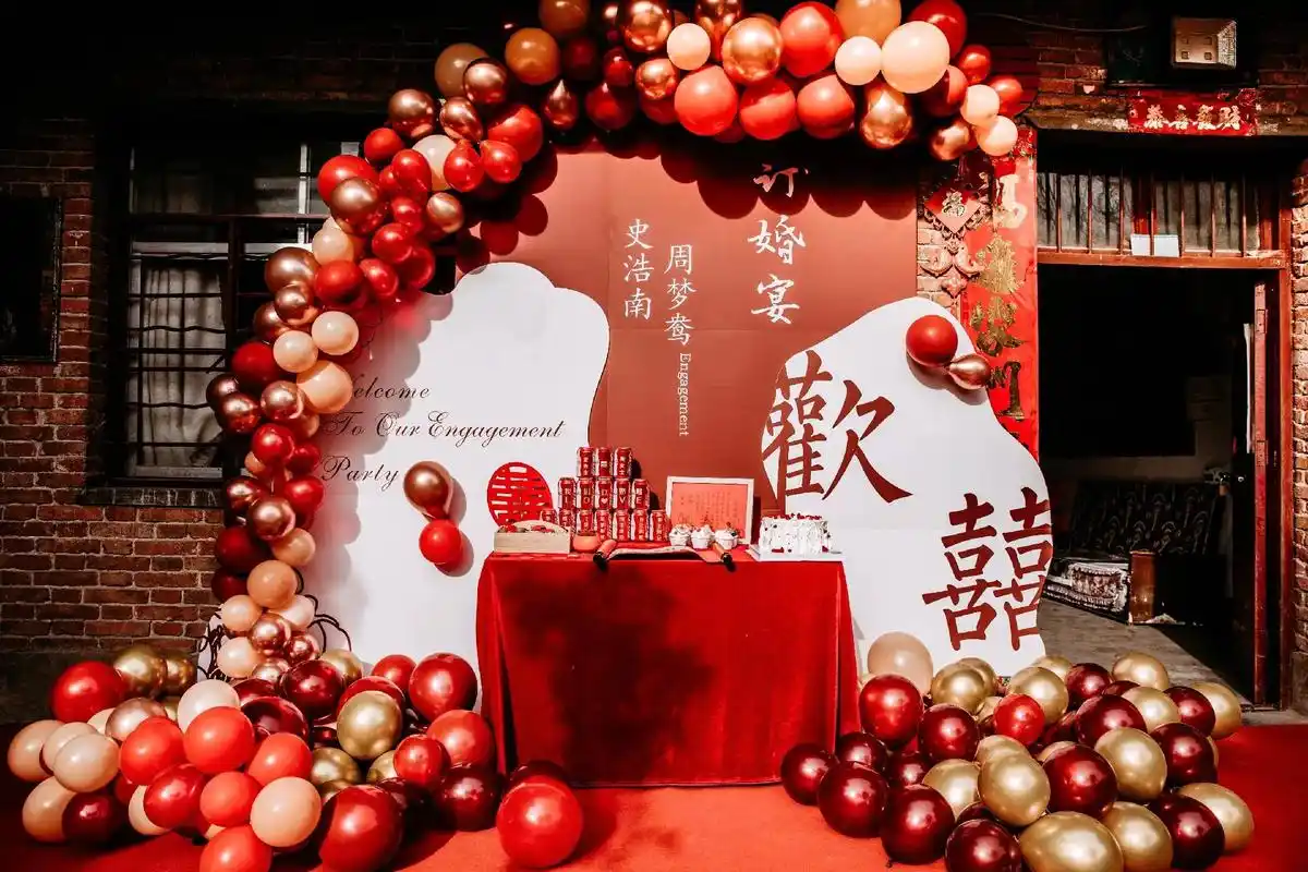 订婚跟拍.乡下小院的订婚现场,满满的烟火气息,#摄影约拍 # - 抖音