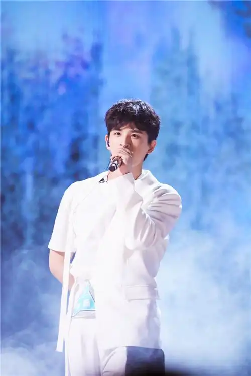 创造营2019张远帅气写真图片