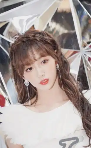 孔雪儿首a被质疑,甚至被《创造101》内涵,蔡徐坤评审不专业?