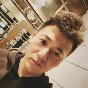 宸锎是个普通人头像