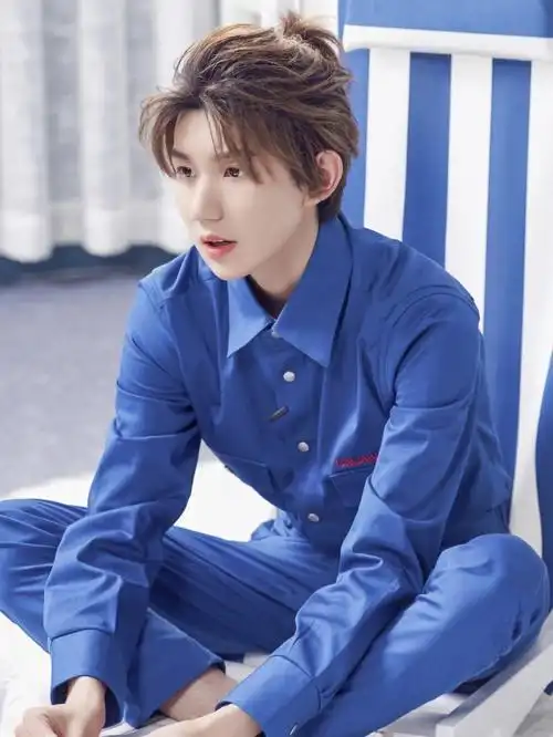 每天都有被源哥的颜值暴击到 每种发型都是不一样的帅!#王源