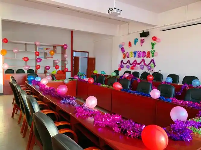 这是我们生日派对的布置现场.