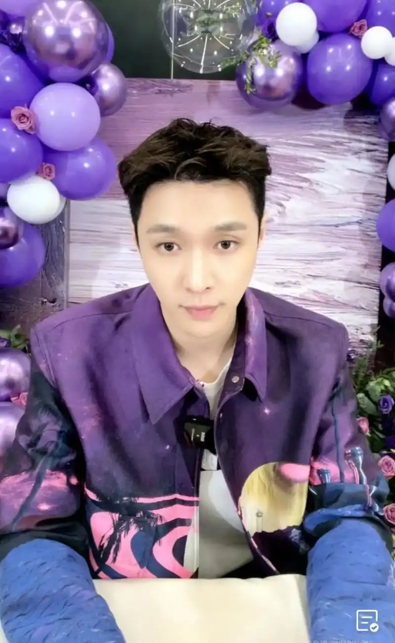 张艺兴 浪漫紫色 历史上第一个开直播上党史课的明星 与上线 - 抖音
