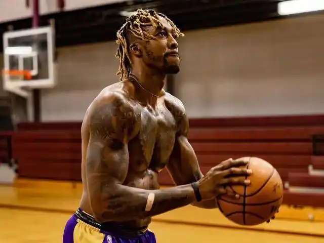 苦练成瘾?霍华德晒训练照,35岁滞空暴扣,赤膊上阵展现完美身材