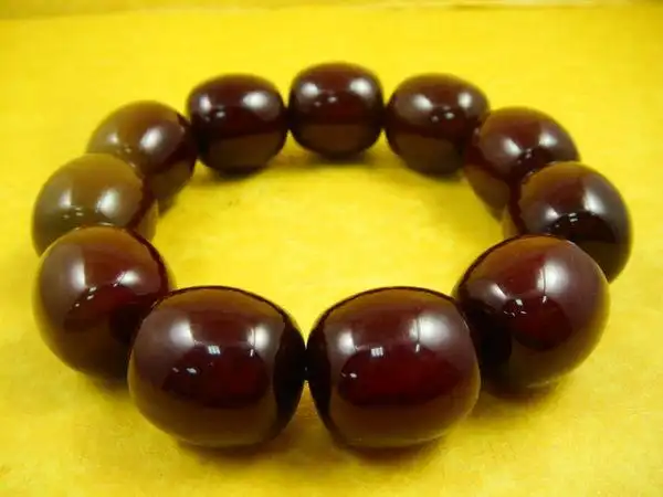 蜜蜡琥珀时间放置过久会发生什么样的变化?