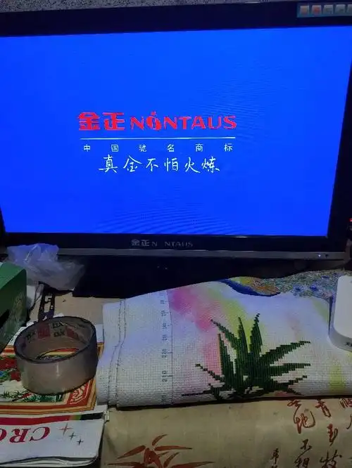 金正液晶电视颜色不对黑屏.