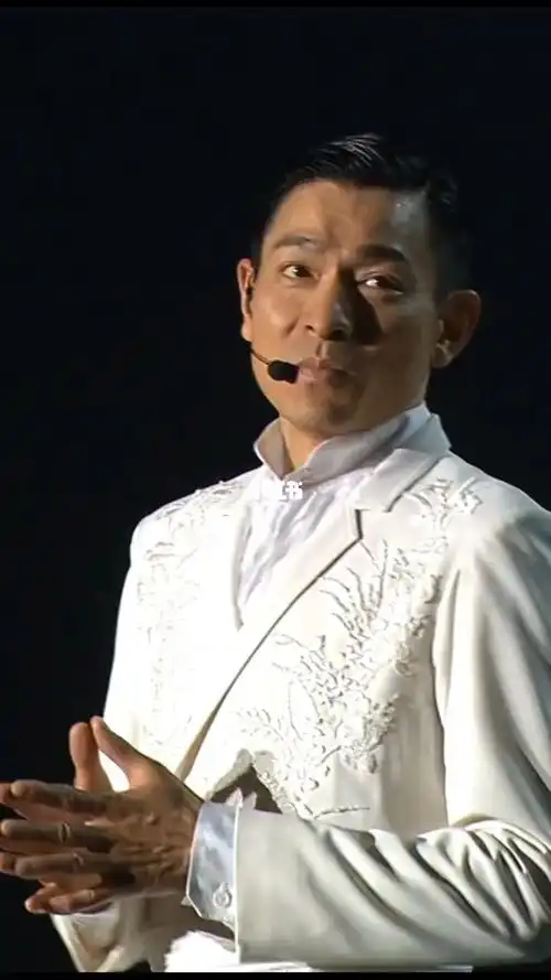 刘德华演唱会全场粉丝高呼刘德华我爱你