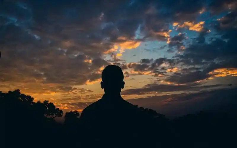 夜晚伤感男人的背影,高清壁纸,图片,时光记忆-回车桌面