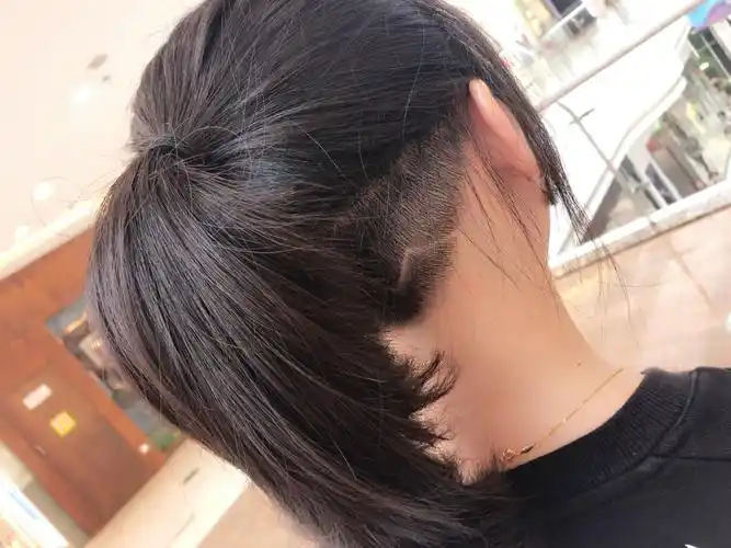 头发尴尬期再说吧 哈哈哈哈 要先酷_酷女孩_时尚_发型