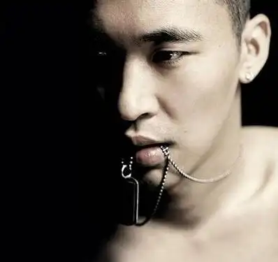 不过最让人羡慕的是在电影《杜拉拉升职记》中,黄立行游走在徐静蕾