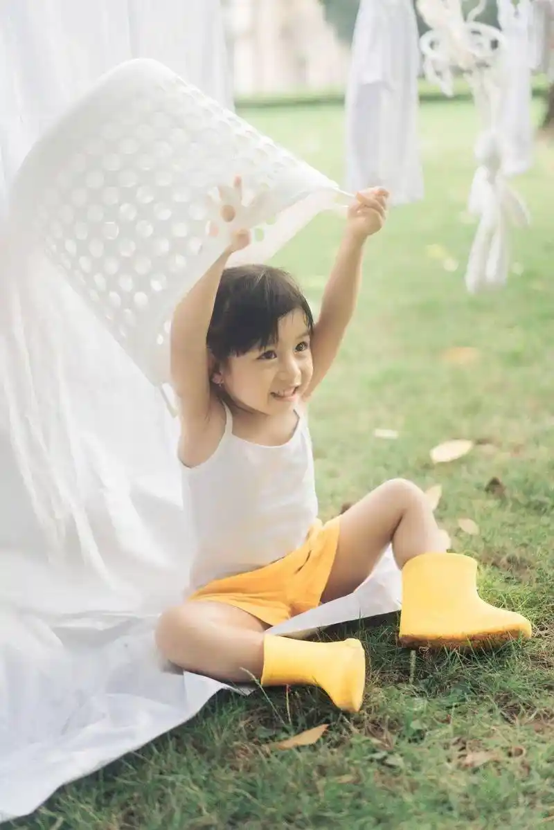 广州一个摄影师爸爸给俩女儿拍的照片又可爱又暖