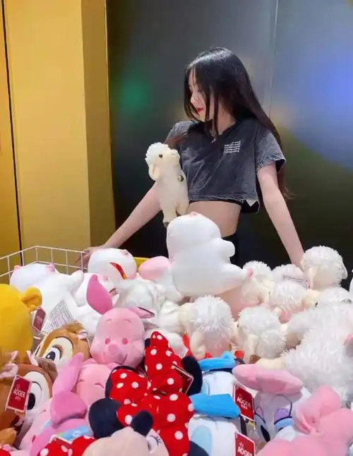 腐团儿腰精照曝光a4腰都没她细网友论水蛇腰还得看吉祥