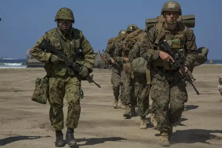 与日本敞开斗对中国不值 不能一起破罐子破摔