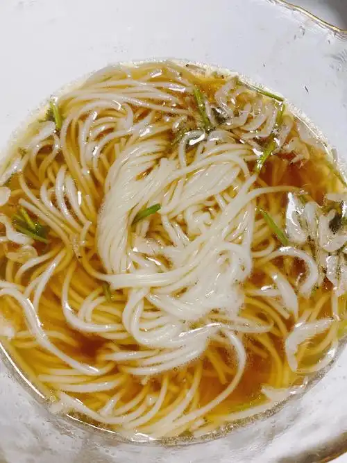 食事一碗清汤面