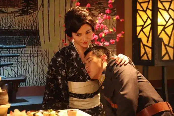 于正《欢喜婆婆俏媳妇》里的孙坚男扮女装