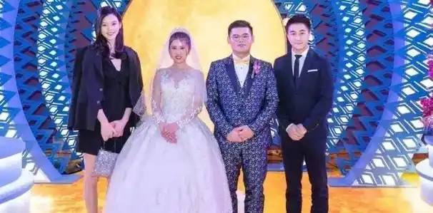 特步小公主和七匹狼公子大婚,婚礼以迪士尼为主题,酒席每桌上万