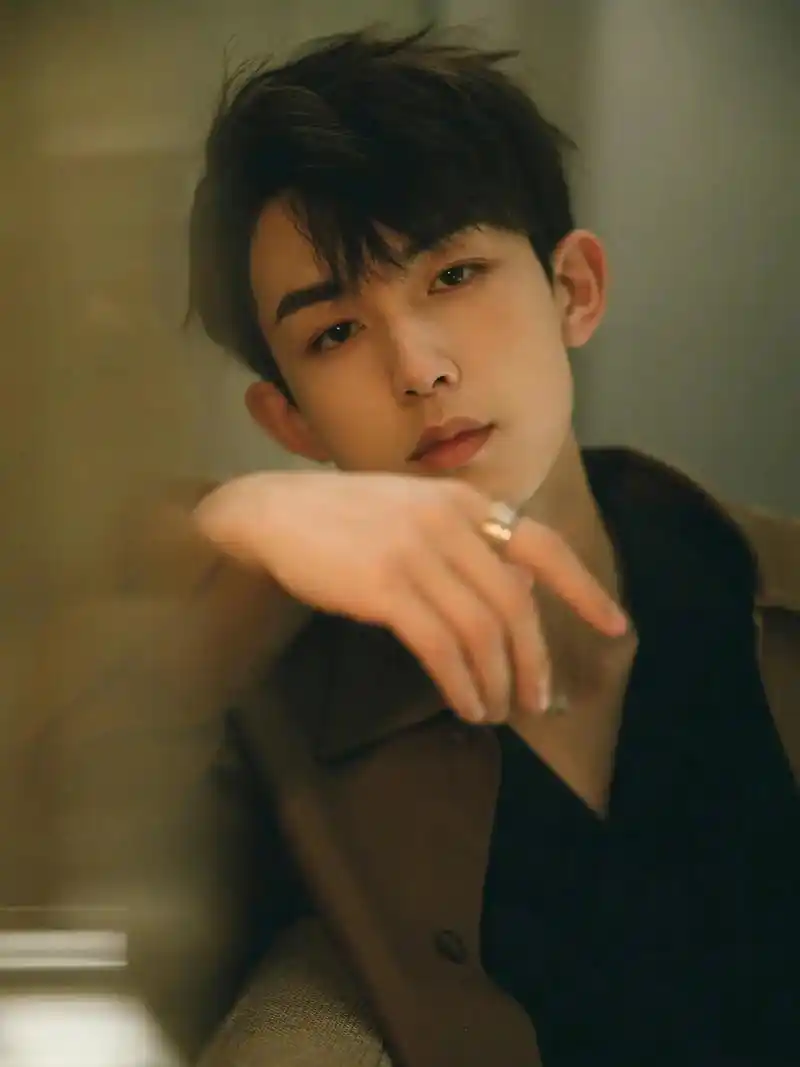 壁纸 还是之前在看旋风少女2时才知道#郭俊辰 的 - 抖音