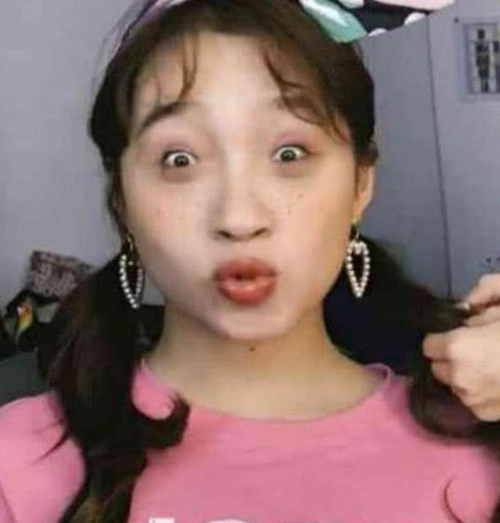 关晓彤演"丑女"大变"美少女",古怪表情逗笑众人,这么皮吗?