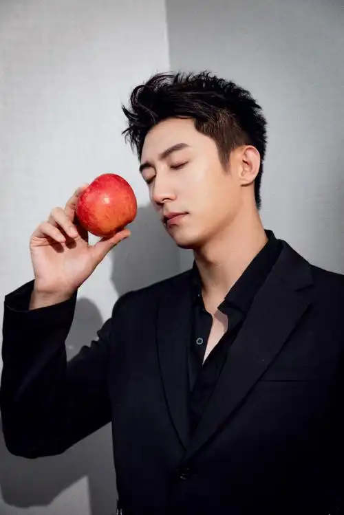 好久没见这么精致的黄景瑜了##黄景瑜妆后怼脸照