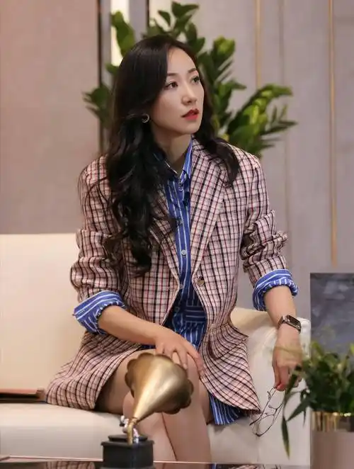 韩雪《声临其境》优雅剧照,知性穿搭好精致,和贾乃亮配音太强大_样式