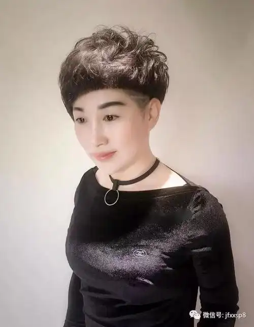 今年流行无鬓角短发