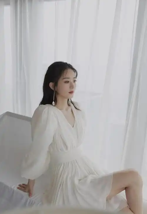 赵丽颖美貌在线鲨人穿泡泡袖纱裙美成仙女霸主编发少女感爆表