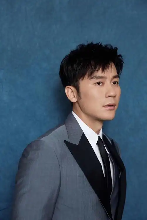 李晨沉稳绅士写真图片