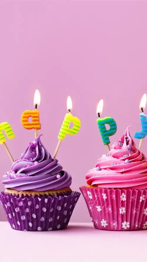 生日快乐蛋糕,五颜六色的纸杯蛋糕,蜡烛,火