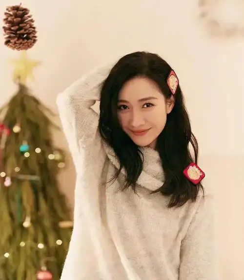 陶昕然晒29岁的护照照片引发热议网友岁月从不败美人