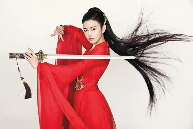 女星古装持剑造型,杨紫最神,baby拿刀切菜