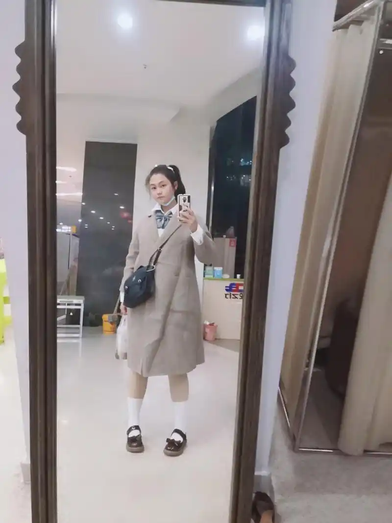 我身高175,体重150  我知道我很胖,但我并不自卑,我的腿很粗,但我依旧