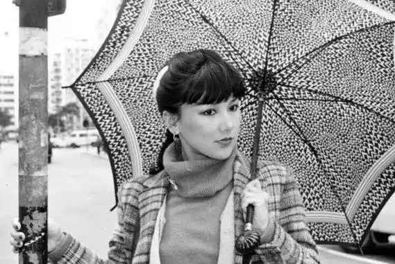 邵音音年轻时曾以60元一针的价格在自己下巴整容,但随后却不得不为