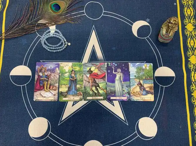 权杖九第二张:宝剑八第一张:圣杯骑士逆位好,我们来看白羊座的塔罗牌