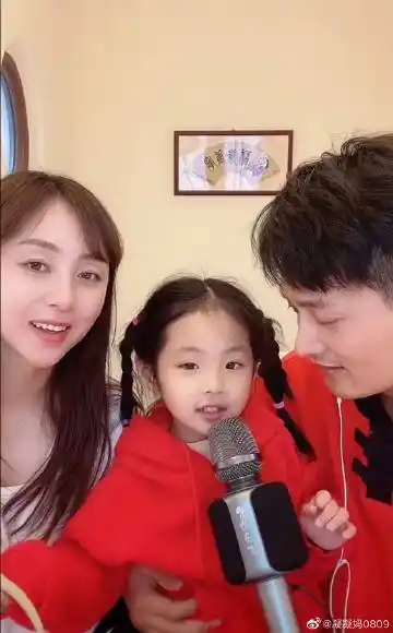 郭津彤超话 幸福的一家三口
