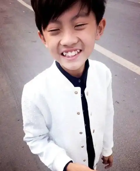 tf家族鑫祺逸童年黑照曝光,马嘉祺你对你的双眼皮干了什么!