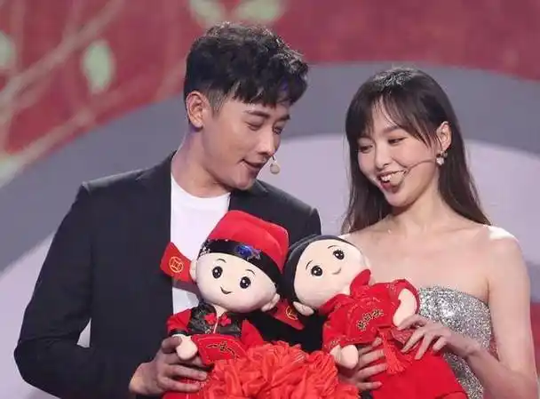 罗晋请客卡里钱不够,打电话问唐嫣要零花,内容不要太搞笑_合作_明星