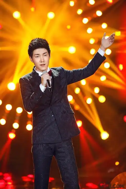 随着《我是歌手》第四季的热播,王晰这个名字再一次走进了大众视野.