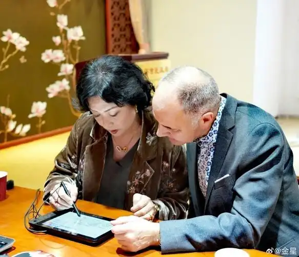 金星晒出结婚证宣布与丈夫汉斯复婚曾为孩子户口离婚