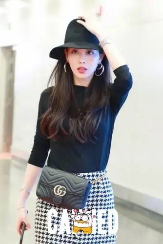 王霏霏现身机场出发去以团最后一次录制啦