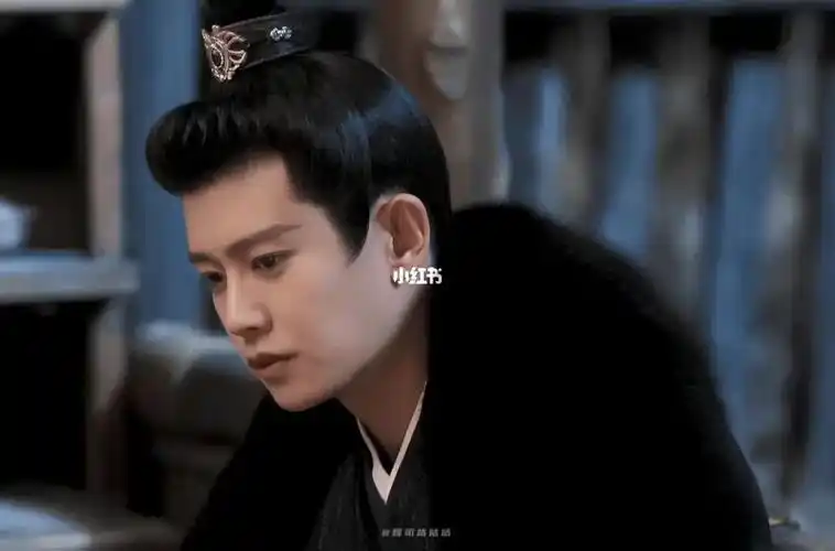 求周生辰美图当壁纸,各位嘉人给个推荐呗#周生如故  #任嘉伦