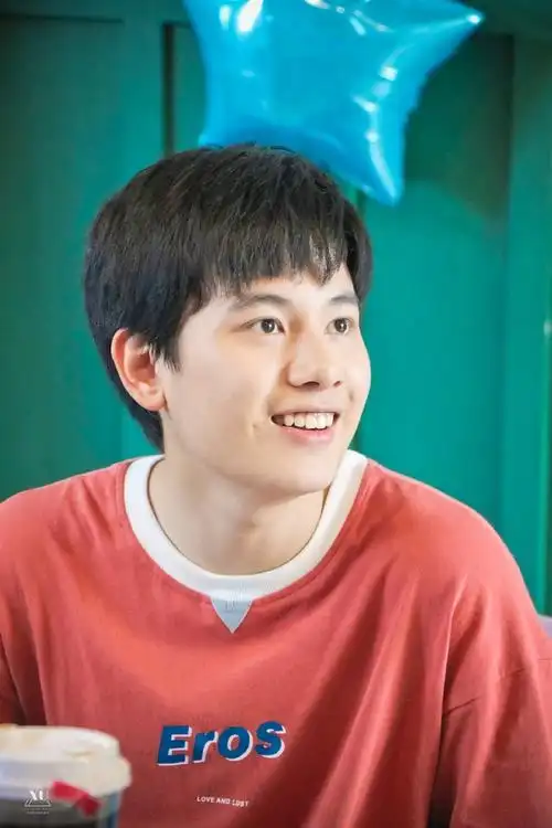 收集一些可爱向的胡先煦