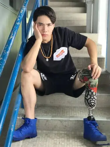 震后十年 青川男孩谢海峰 耀眼的独腿舞者