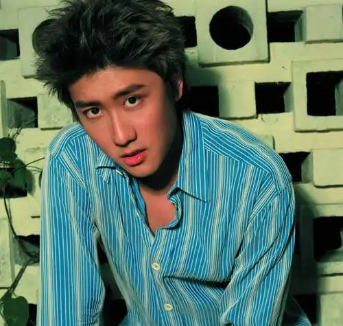 图文香港著名歌星陈司翰精彩写真16