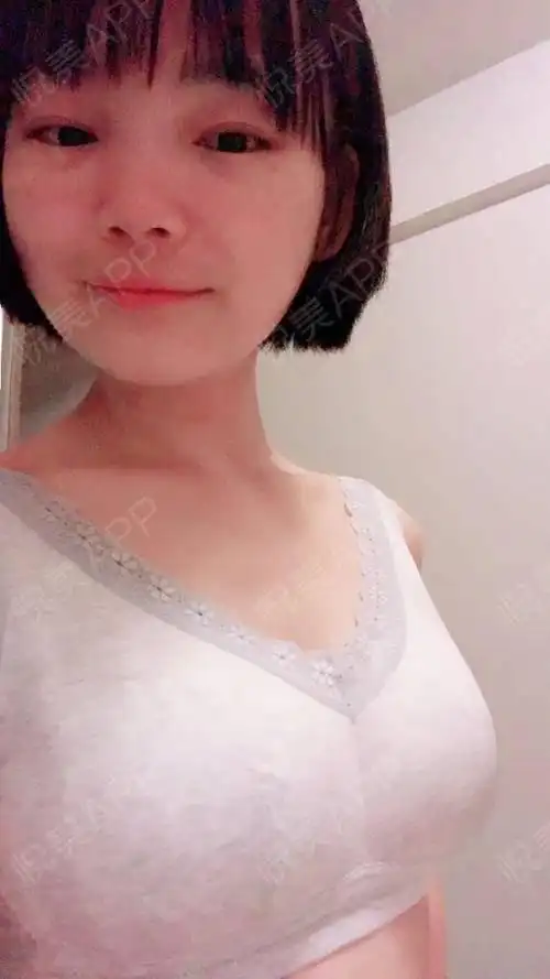 20多天了,胸差不多全部软下来了,没有硬块,侧睡也没.