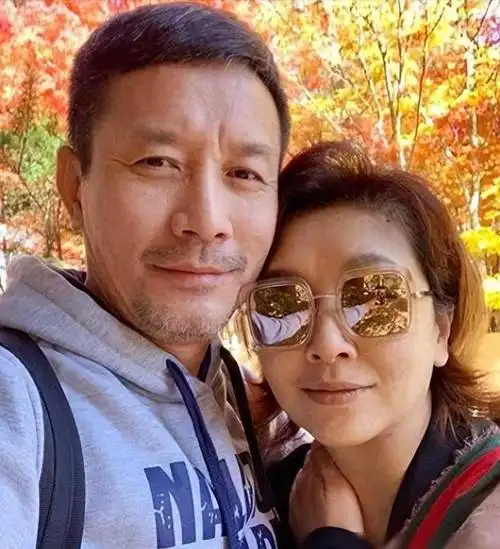 其貌不扬却能娶江珊为妻已经54岁的田小洁到底有何魅力