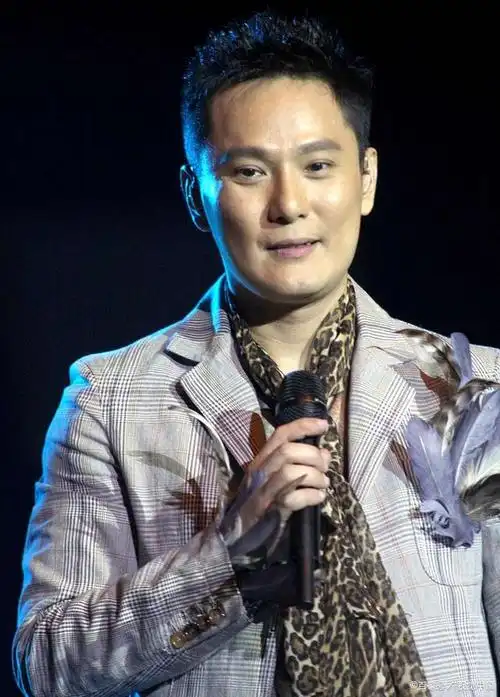 张信哲演唱会:深情动人,感动心灵!