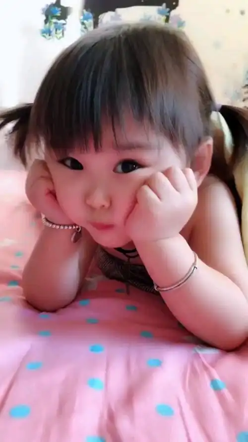 胖嘟嘟的小可爱,祈祷快赐我一个这么漂亮的小姑娘吧!
