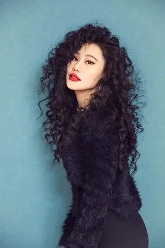 袁娅维爆炸头绿鞋子格外抢眼极致高音为爱发声