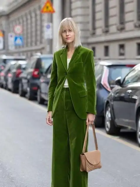 深绿色气质衣服搭配 绿色衣服搭配-ship188.com